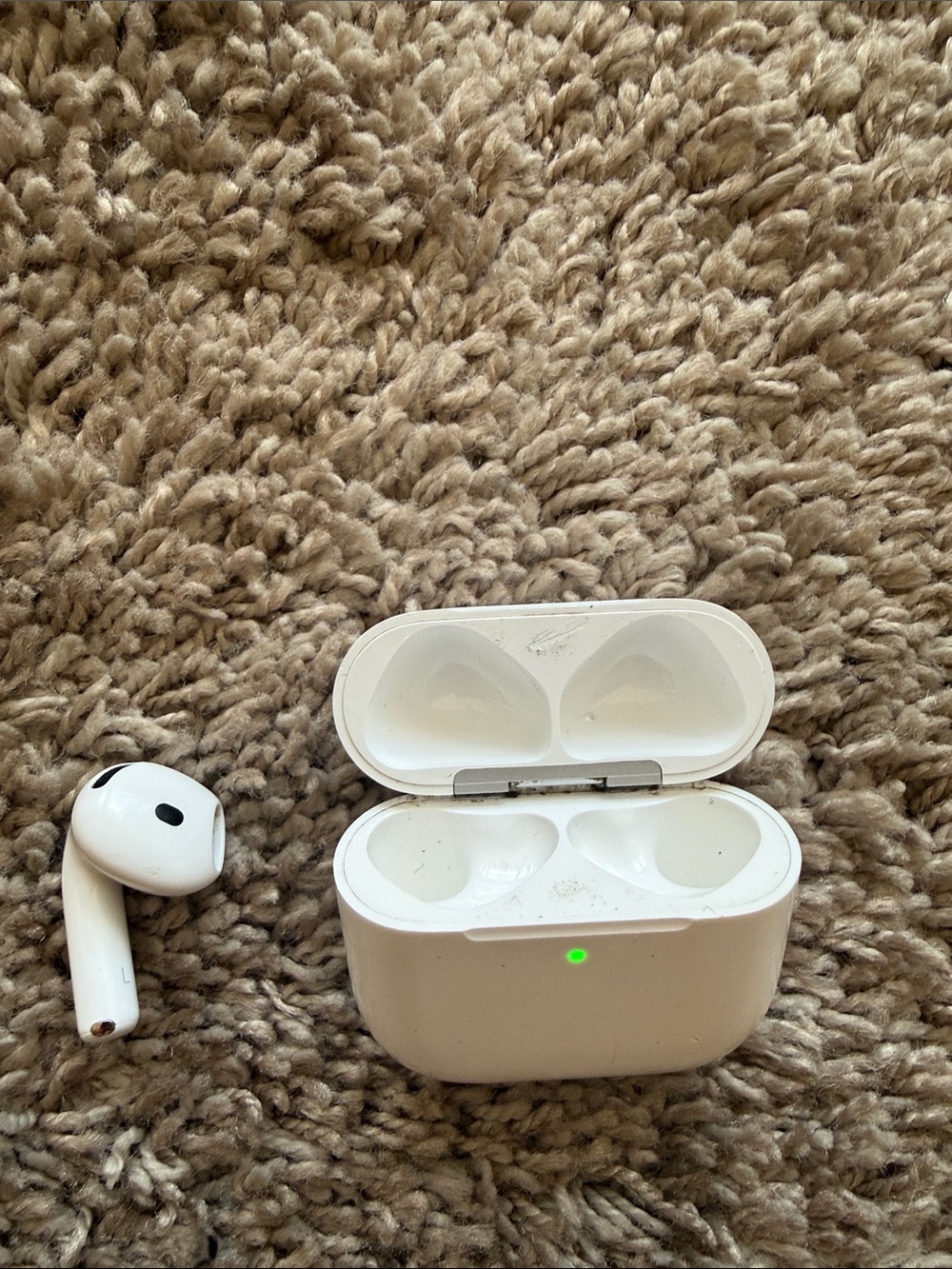 Apple White True Wireless Earbuds with White Charging Case and LED